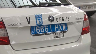 Los taxis y los vehículos VTC ya llevan la matrícula azul
