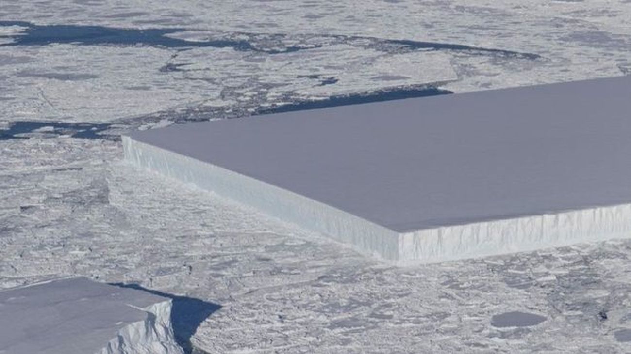 El  iceberg rectangular descubierto por la NASA en la Antártida
