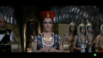Elizabeth Taylor es 'Cleopatra'