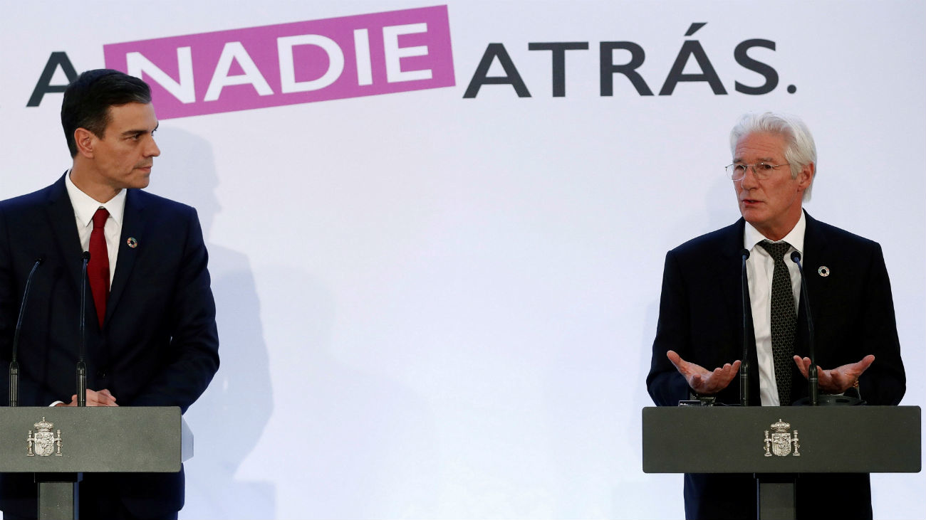 Sánchez se compromete a incluir la aporofobia en el Código Penal