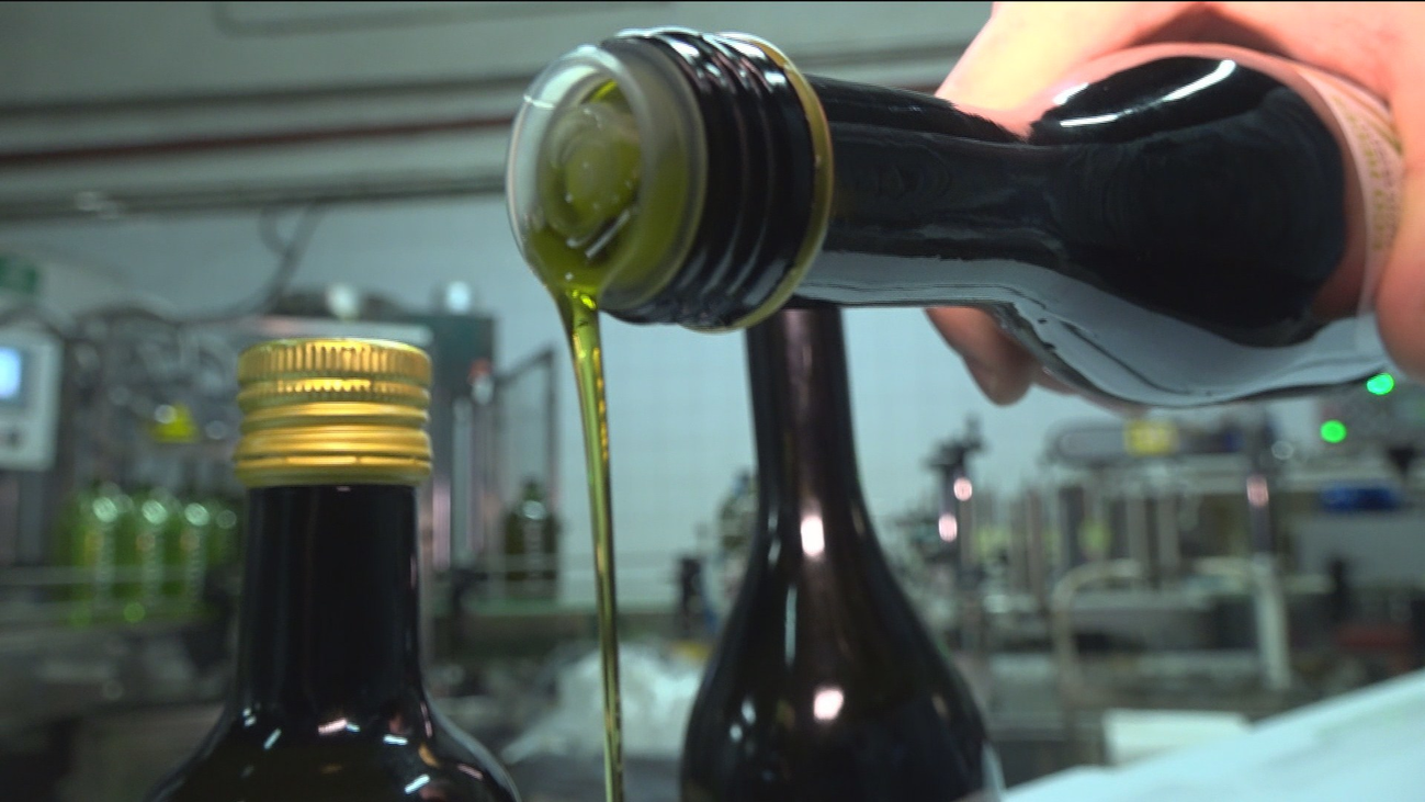 La mitad de los aceites de oliva que se venden como virgen extra no lo son, según la OCU