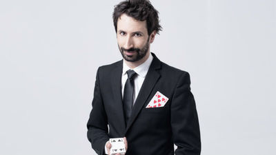 ‘Con cartas y a lo loco’,  una divertida propuesta de magia en el teatro Lara