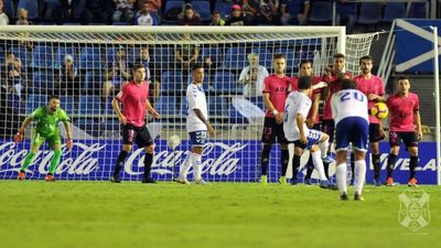 3-2. El Alcorcón se vuelve de vacío de Tenerife