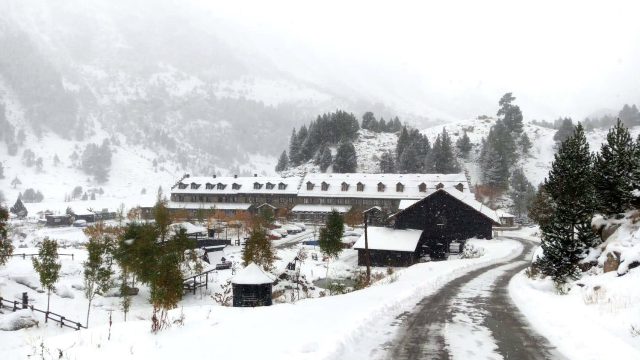 El temporal deja apagones, cortes de vías y trenes interrumpidos