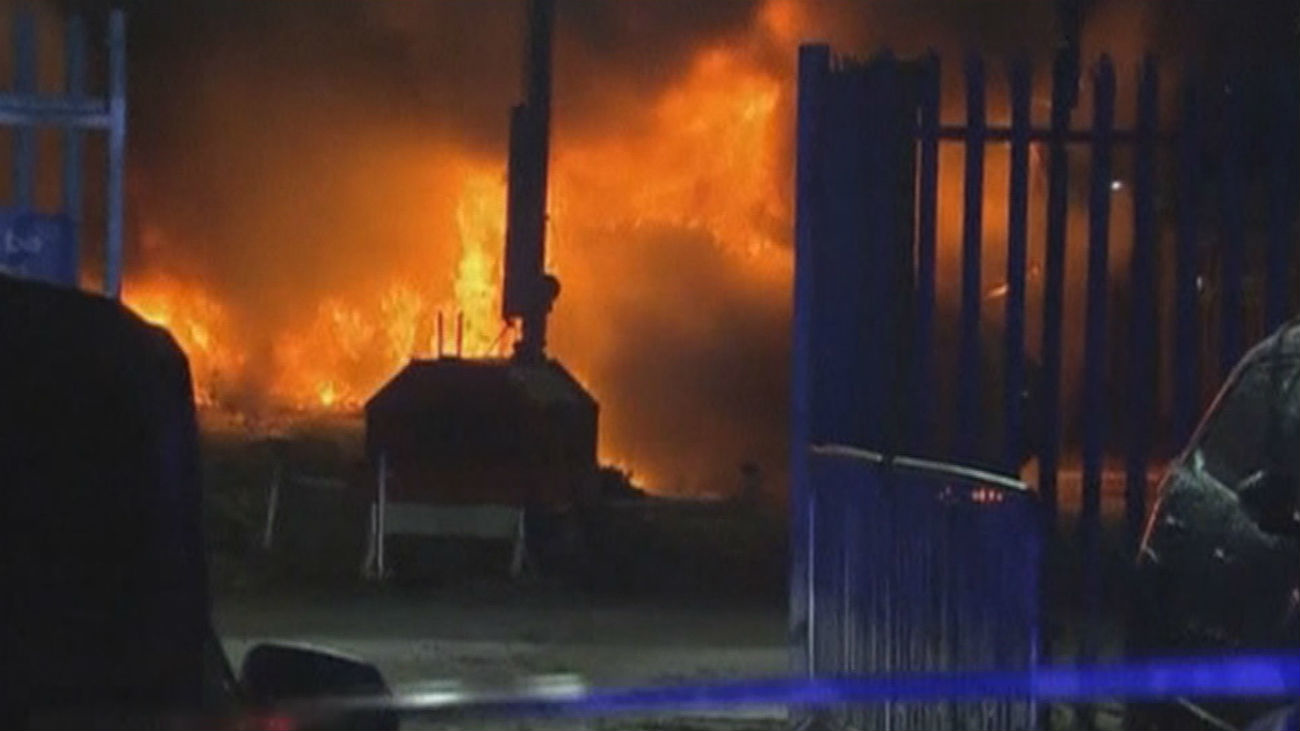 Flores, velas y mensajes de ánimos para el Leicester City tras el accidente