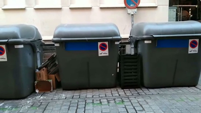 Hartos de la suciedad en la plaza del mercado de San Miguel