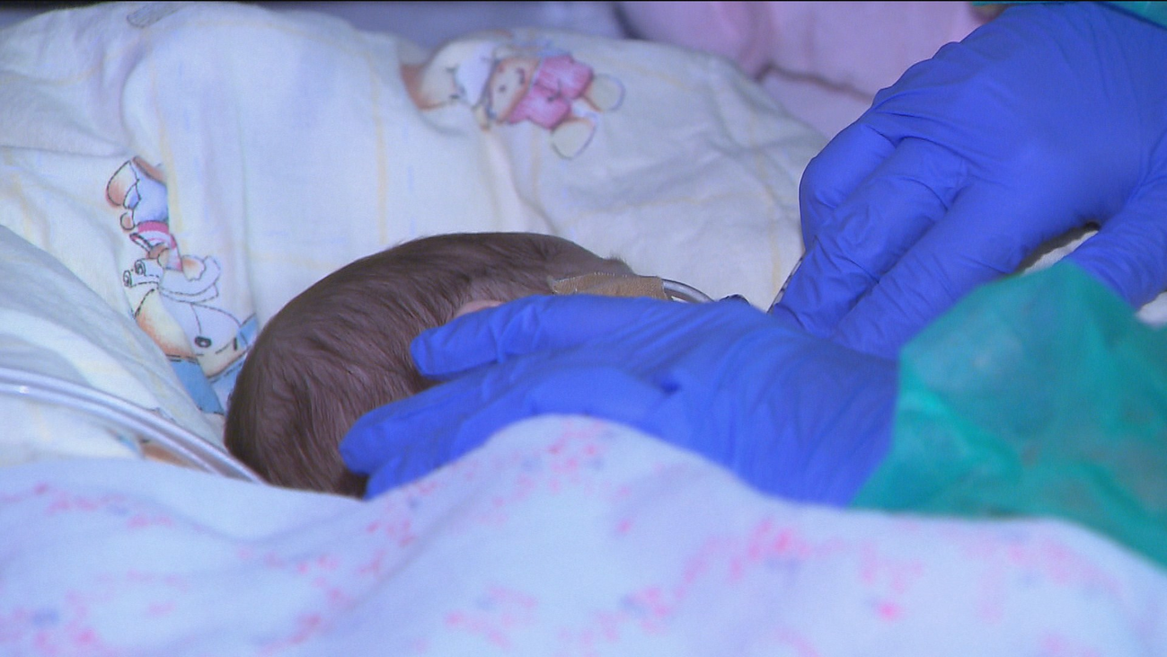 El Clínic de Barcelona instala cámaras en Neonatología para mejorar el vínculo materno-filial