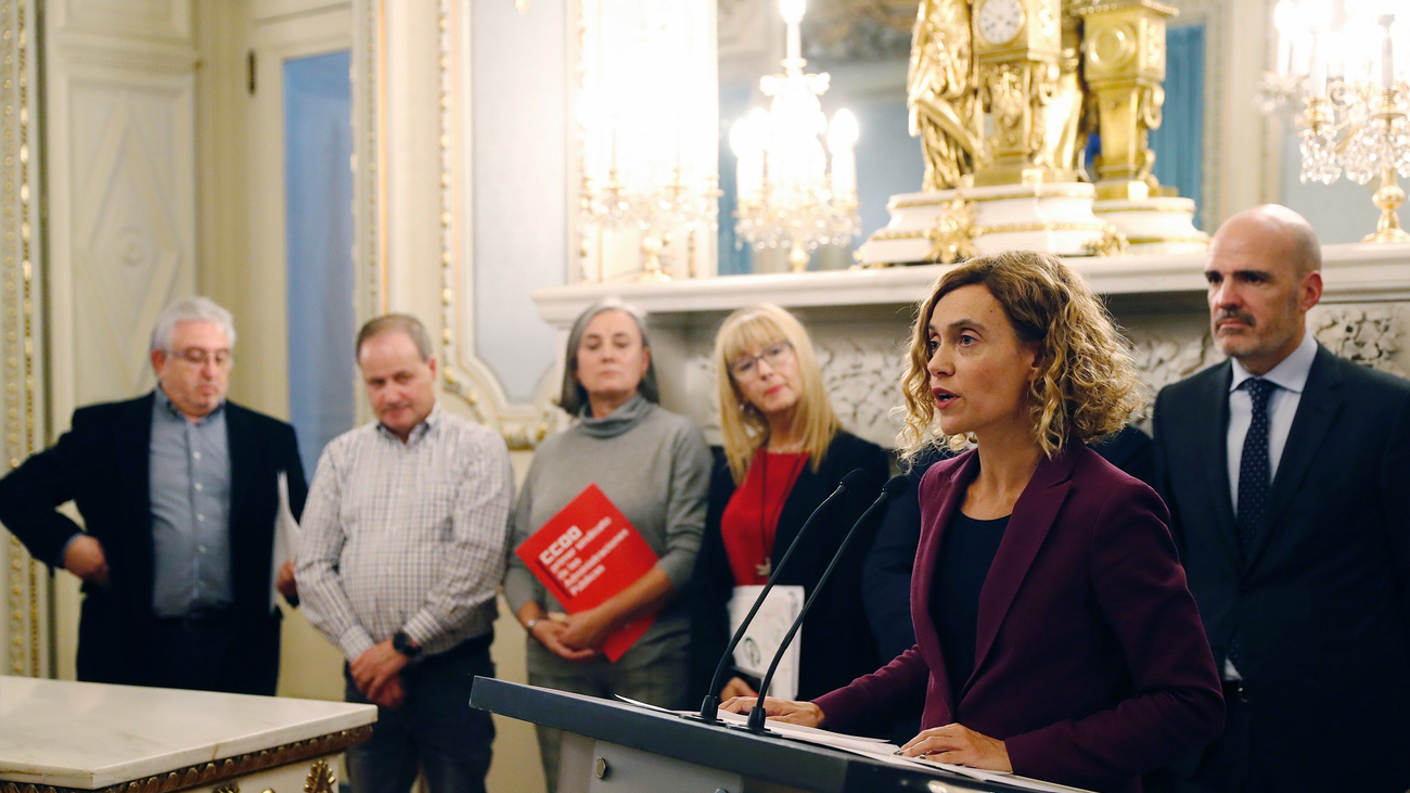 Una bolsa de horas y más permiso de paternidad para los funcionarios