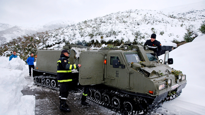 El temporal colma de nieve la costa cantábrica y anega Andalucía y Menorca