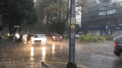 Quince provincias se mantienen en alerta por lluvia y viento