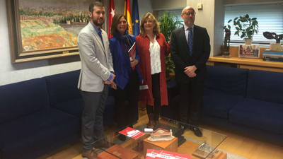 Hidalgo destaca el "rigor" de los presupuestos al registrarlos en la Asamblea