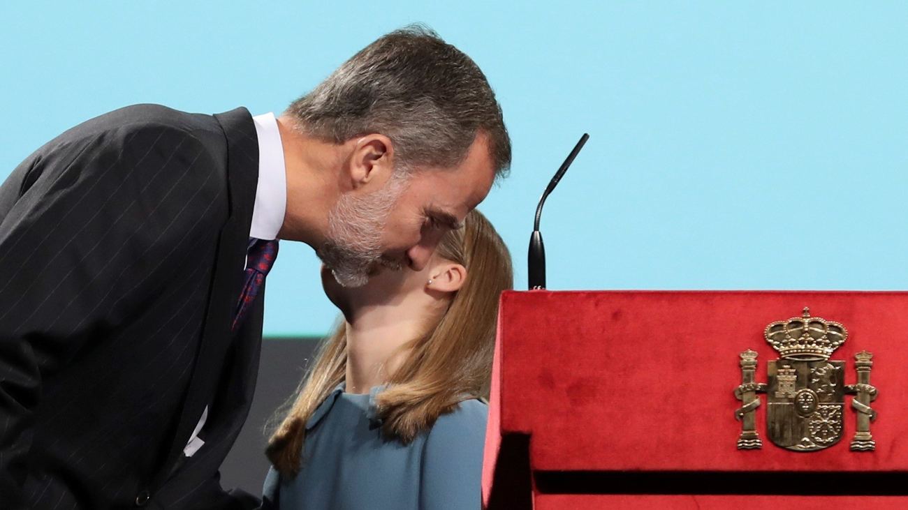 Leonor se estrena en un acto que reafirma la fidelidad de Corona a la Constitución