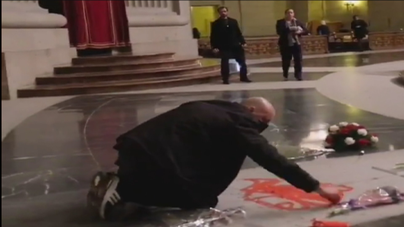 En libertad el escultor que pintó la tumba de Franco en el Valle de los Caídos