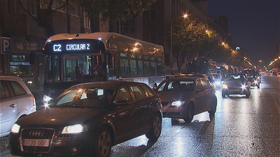 La lluvia provoca importantes atascos en todas las carreteras de acceso a Madrid
