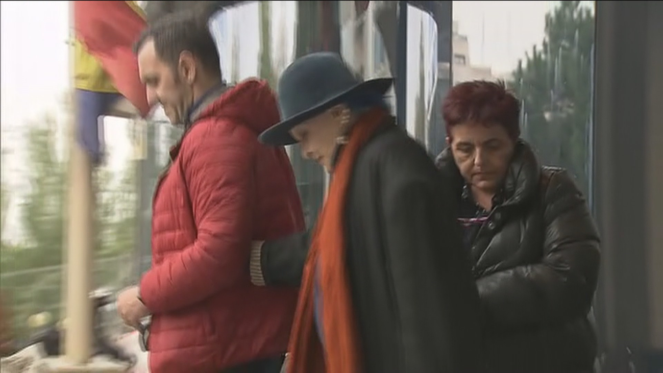 Aplazado el juicio a Lucía Bosé al pedir la acusación citar a Miguel Bosé