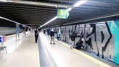 Orden de alejamiento de metro Las Rosas para el grafitero detenido