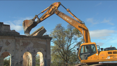 Demolido por seguridad el antiguo edificio de Radio Argentina de Majadahonda