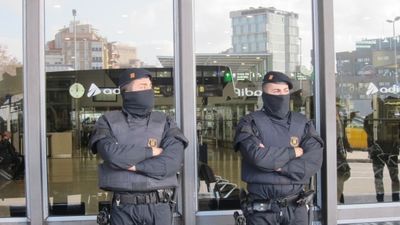 Desalojados dos trenes del Ave en Barcelona por una maleta sospechosa