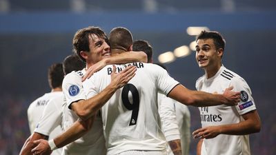 Goles de Benzema y Casemiro al Viktoria Plzen