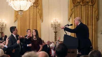 La Casa Blanca retira la credencial a un periodista de la CNN