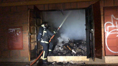 Desalojadas 70 personas por el incendio de una  iglesia adventista en un centro de Torrejón