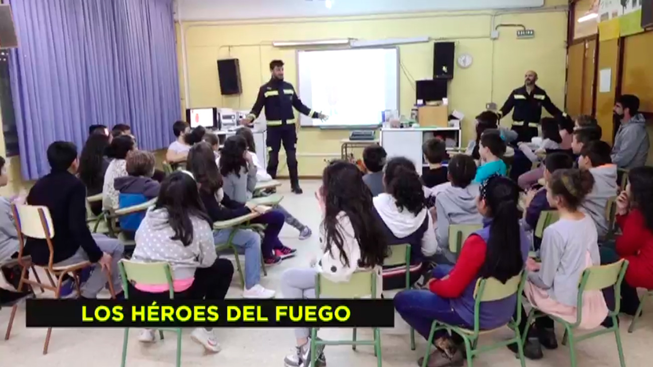 Los bomberos de Alcorcón, maestros por un día