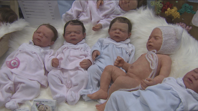 La feria "Dolls and Reborn" expone en Madrid muñecos bebés hiperrealistas