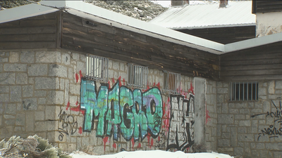 Ruinas y vandalismo en el Puerto de Navacerrada