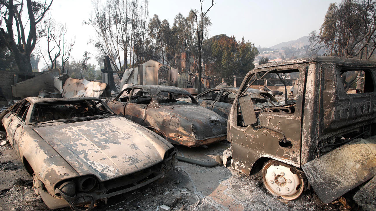 Aumenta a 25 la cifra de muertos en el incendio del norte de California