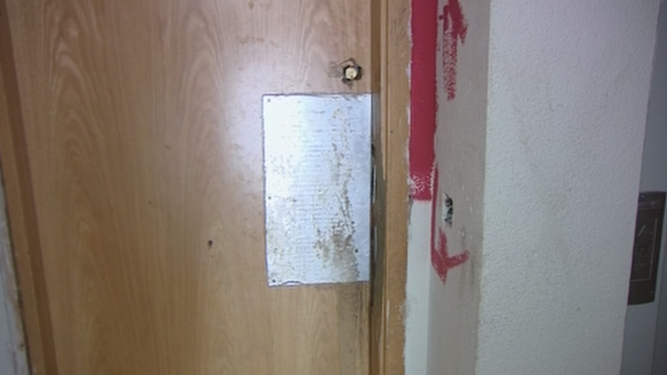 Llega a su casa y la encuentra "okupada"