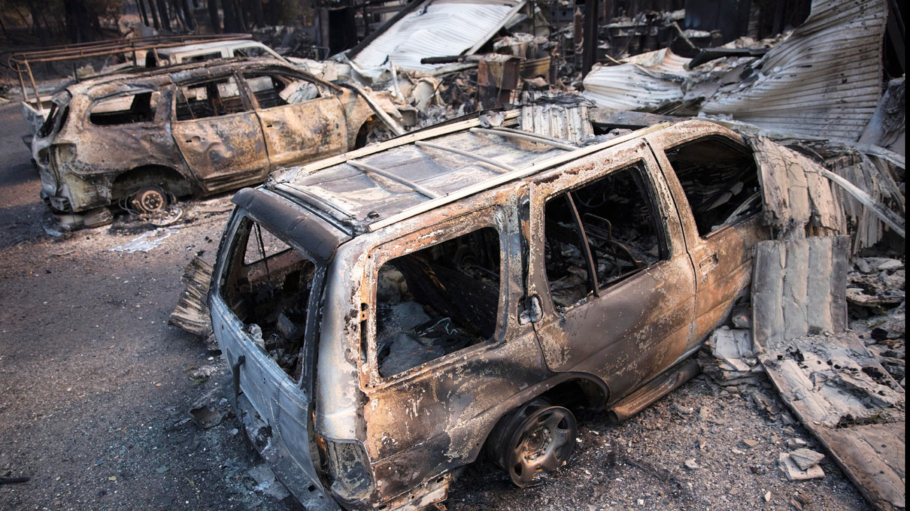 31 muertos y 100 desparecidos en los incendios más destructivos de California