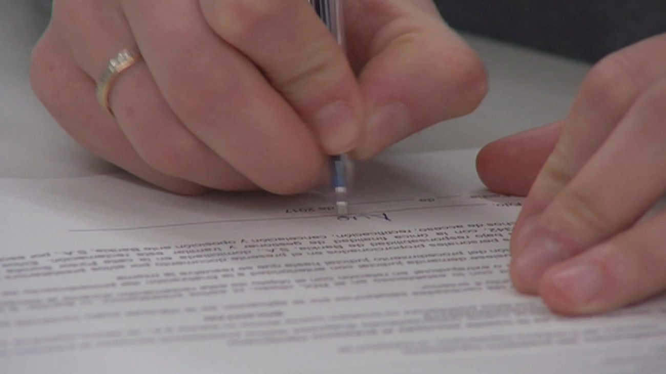 La banca pagará los gastos notariales de hipotecas y el cliente la tasación