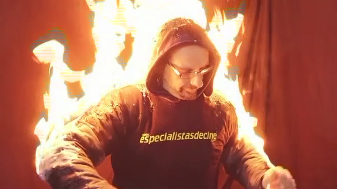 El "Hombre Antorcha" se prende fuego en directo