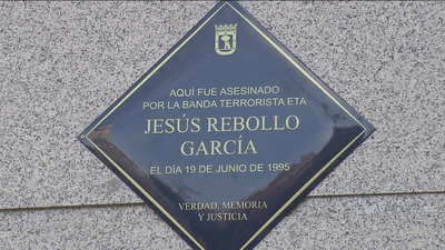 Una placa en Callao recuerda a Jesús Rebollo, policía municipal asesinado por ETA en 1995