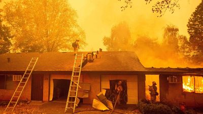 Los gigantescos incendios de California siguen creciendo