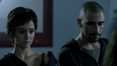 Omar y Edurne acuden a la comisaría de policía en Madrid