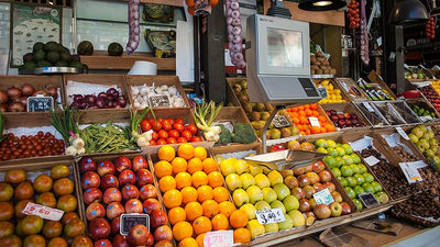Una frutería ofrece tarifa plana de fruta a 1,29 euros el kilo para motivar al cliente