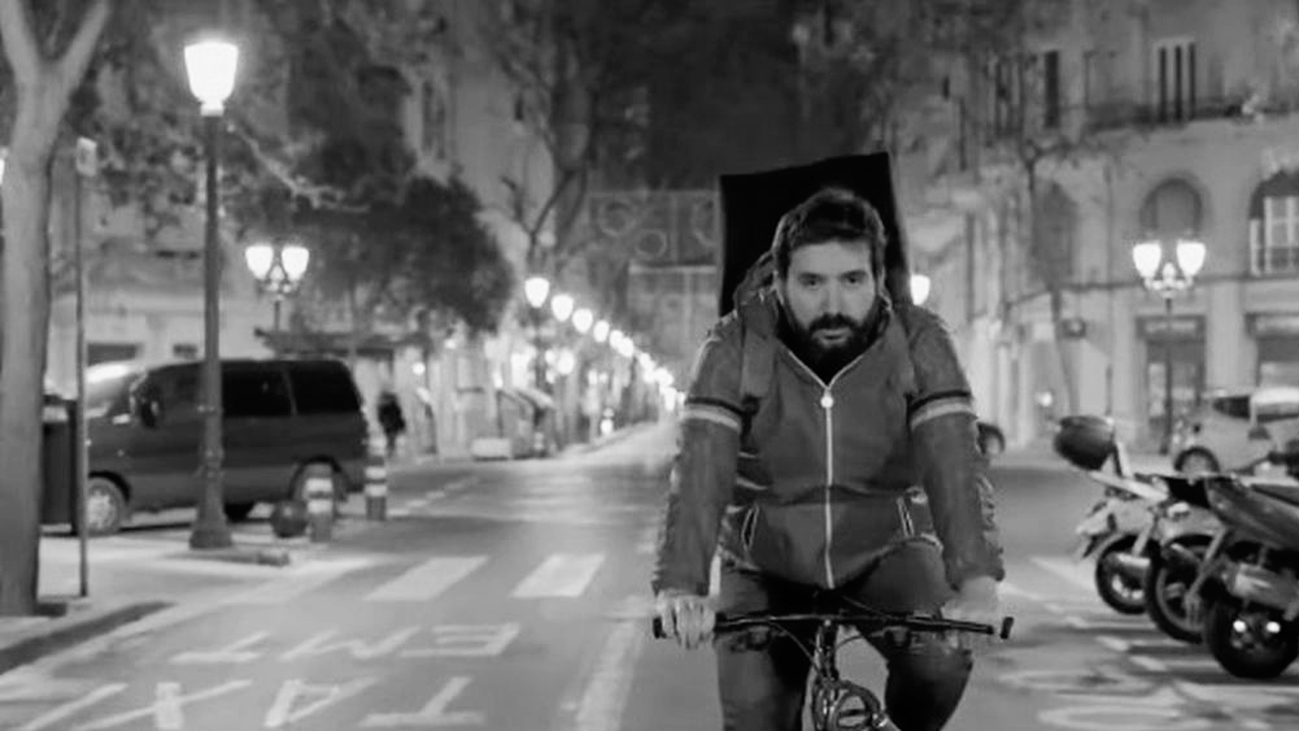 El corto que denuncia la explotación de los repartidores de comida rápida