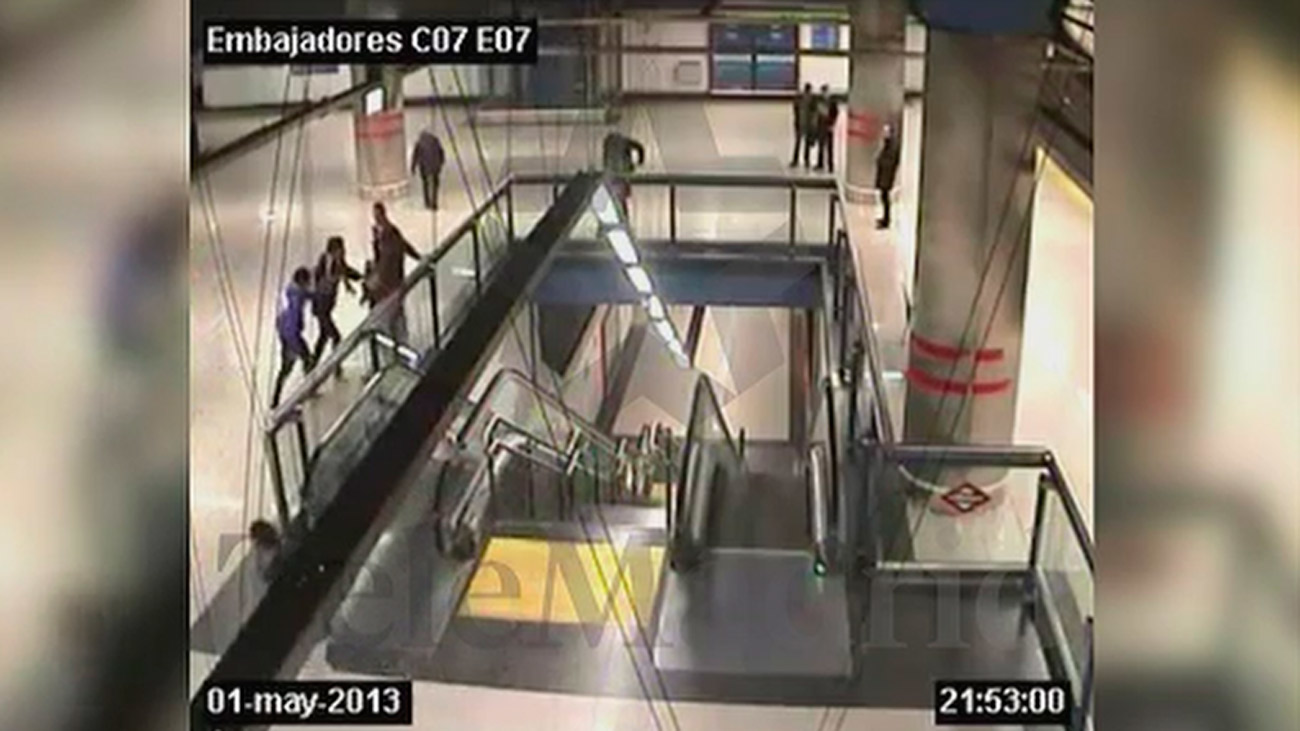 Nuevas imágenes de una pelea entre bandas latinas en el metro de Embajadores