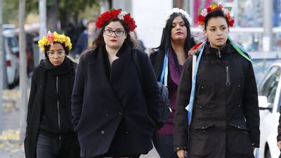 Las activistas de Femen que se encadenaron en la Almudena "no pretendieron ofender"