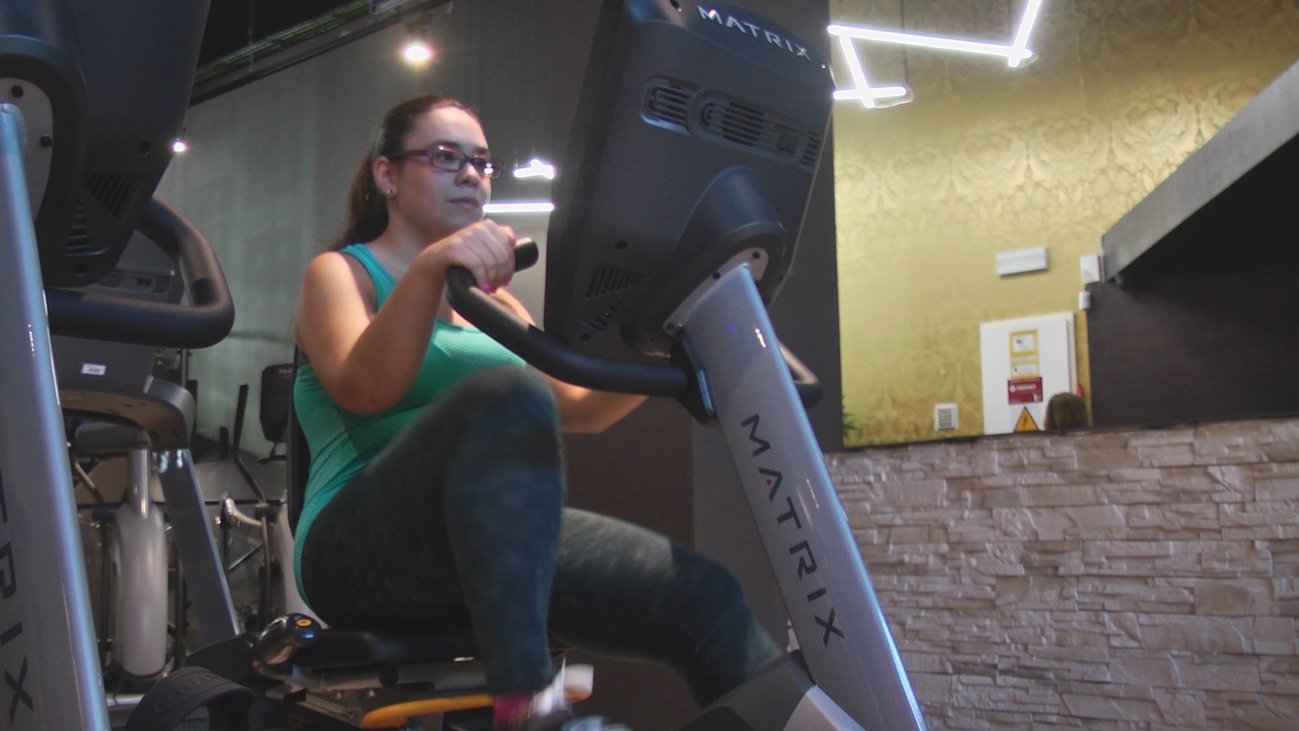 Elena superó sus problemas de espalda con el deporte