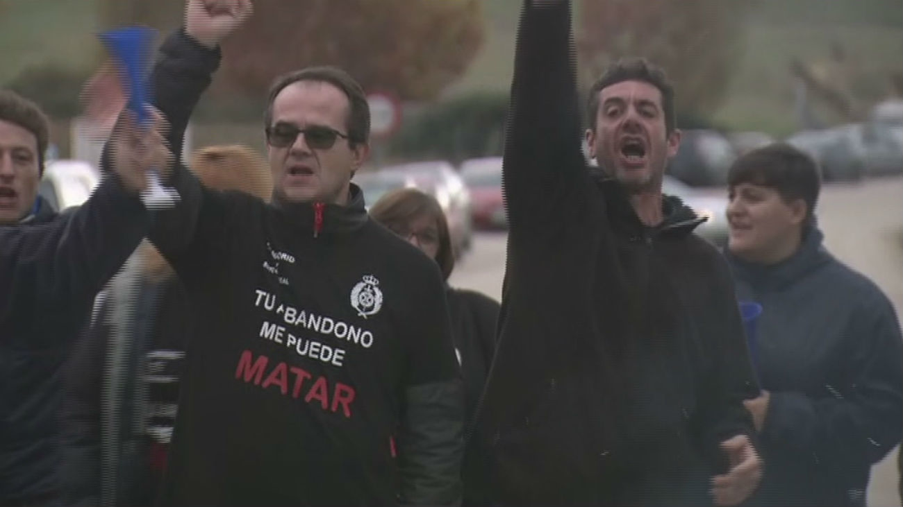 Los funcionarios de prisiones protestan ante las cárceles