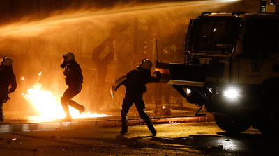 Batalla campal en Atenas en conmemoración del levantamiento universitario de 1973