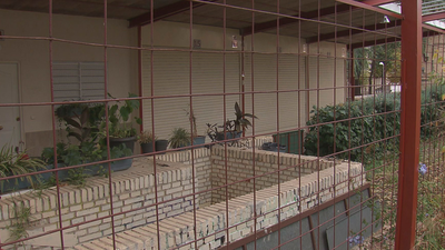 Compran locales comerciales cerrados para alquilarlos como viviendas en el barrio de Fuencarral