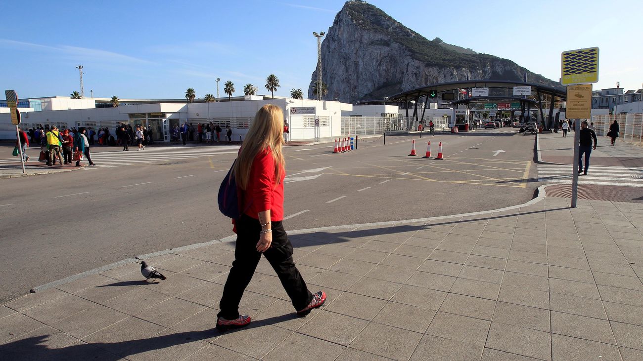 El peñón de Gibraltar, al fondo de la imagen