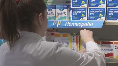 Carcedo evita incluir la homeopatía y la acupuntura entre las pseudoterapias sin un análisis riguroso