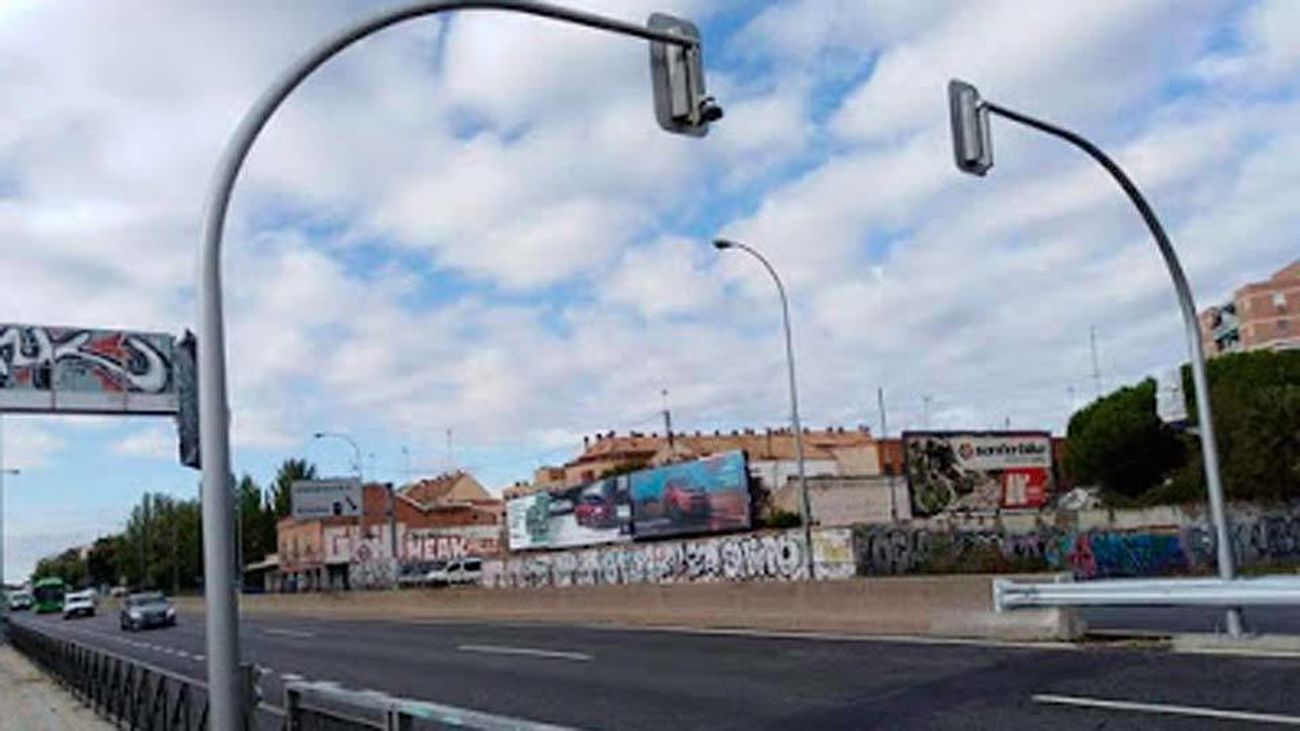 Semáforos instalados a la altura de la Avenida de los Poblados