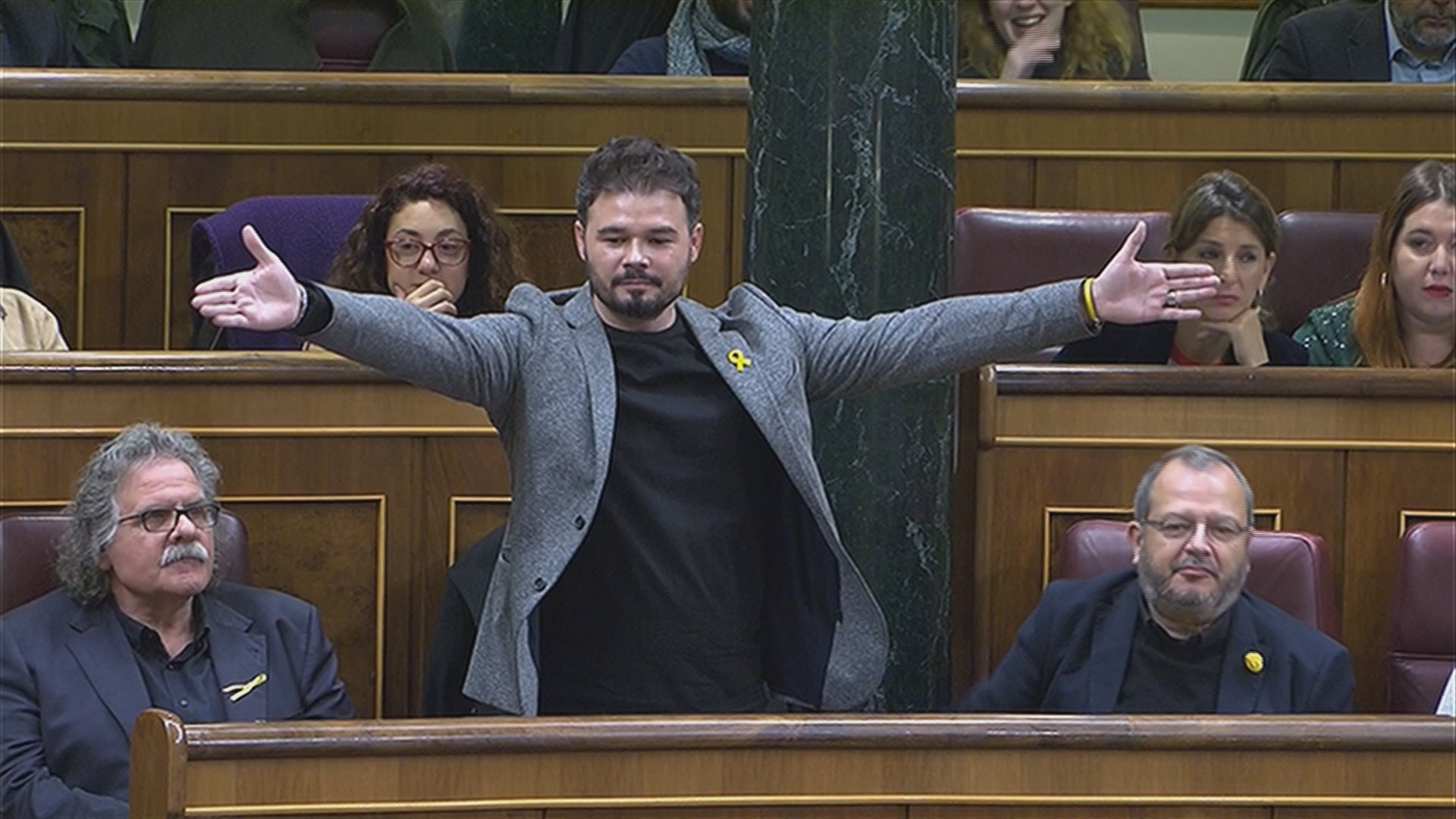 Rufián llama "indigno" a Borrell y el ministro le acusa de verter  "estiércol"