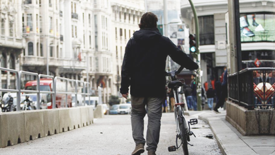 Reinventa el negocio de las bicicletas con su taller sobre ruedas