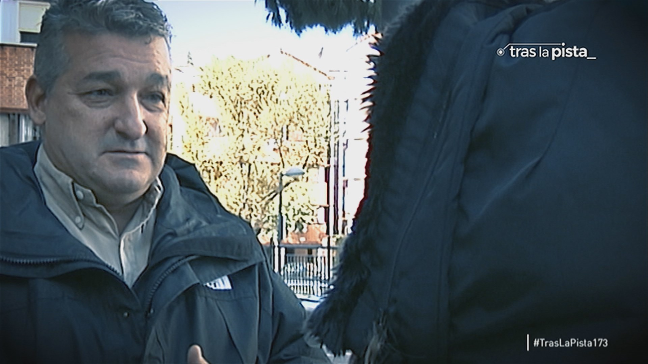 El Pera recorre el conflictivo barrio de Los Cármenes